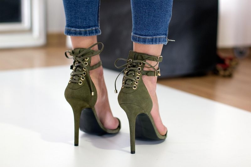 Sandalia de tacon de mas34 maria ante kaki para invitadas boda, bautizo, comunión, graduación